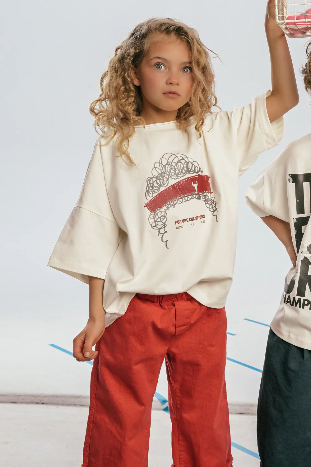 Hair ecru/red tee